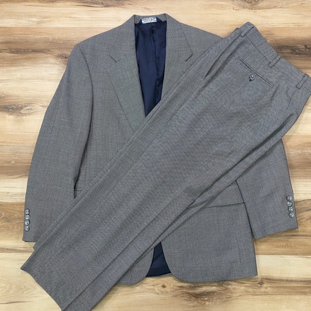 Lands End Suit 38R 34W Micro Pattern Wool Two Button Classic Gray